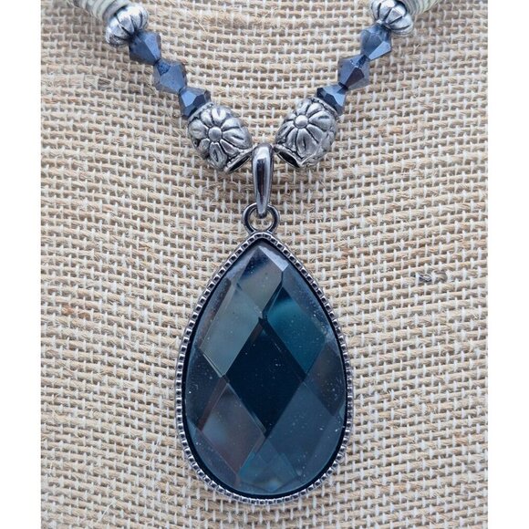 Artisan Black & Green Bead & Faux Paper Collar Teardrop Pendant Necklace 16" - Picture 5 of 11